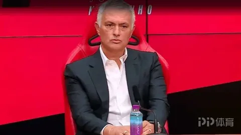 费尔明巧传头球，莱万弧线射门锁定西甲胜利